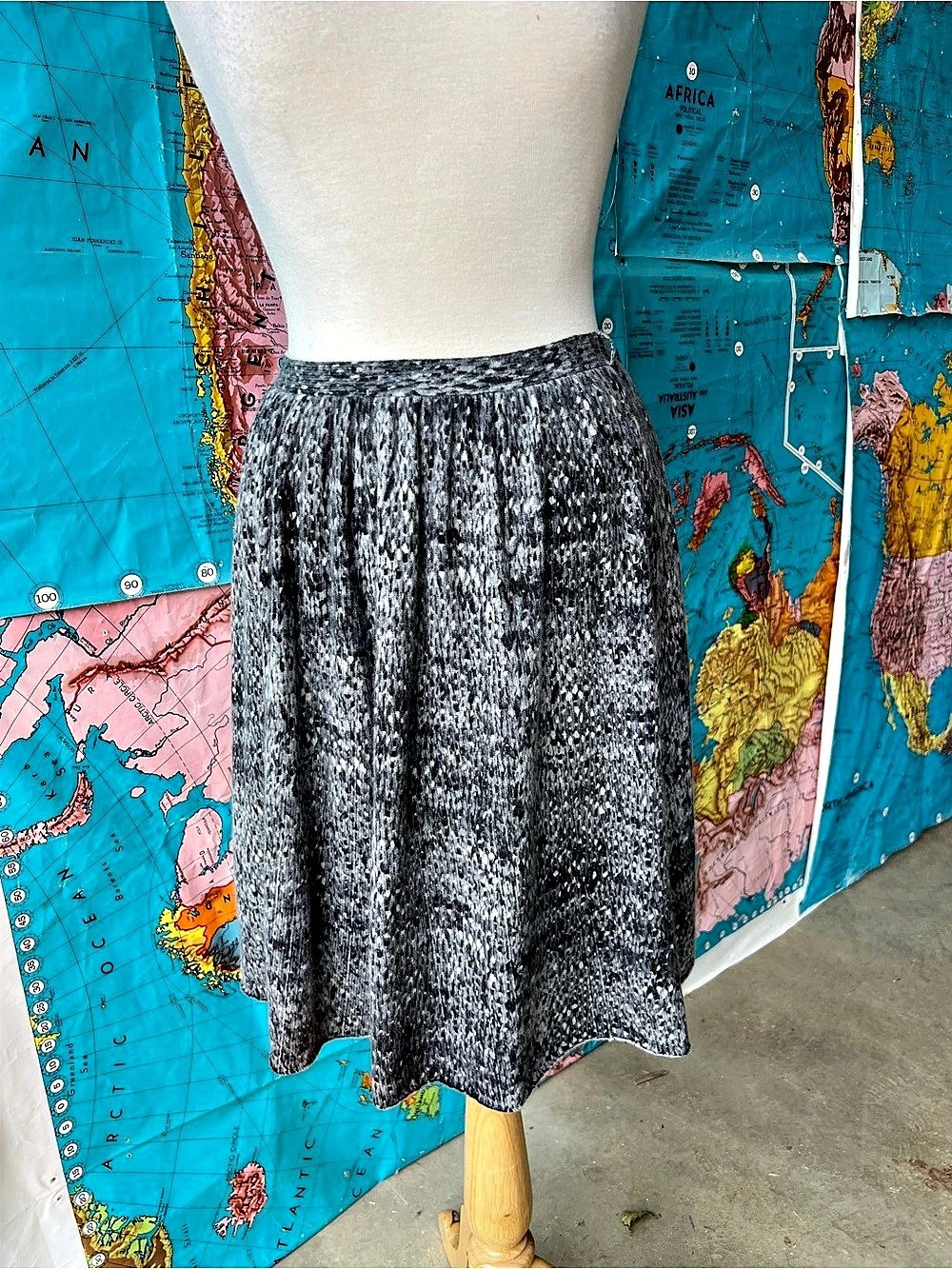 tseSay Cashmere A-Line Skirt in Gray & Black Size XS